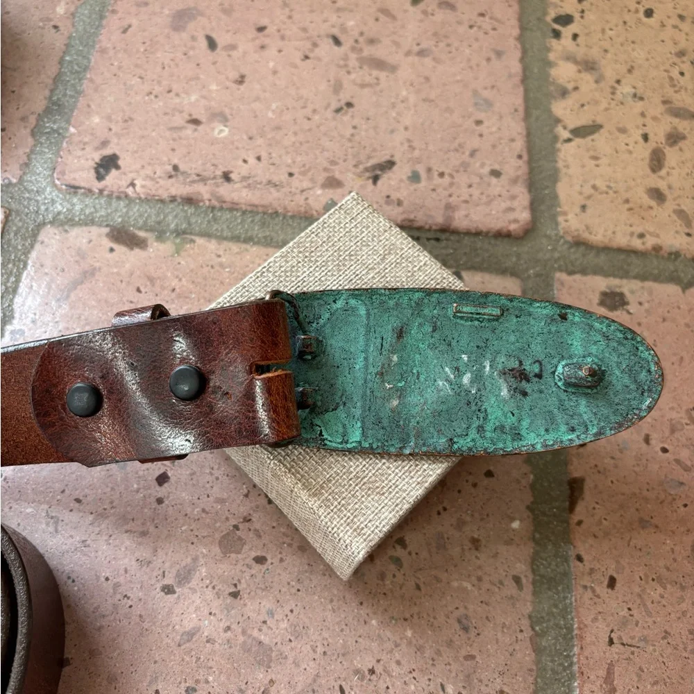Green and Brown Embossed Belt Buckle - Picture 3 of 4